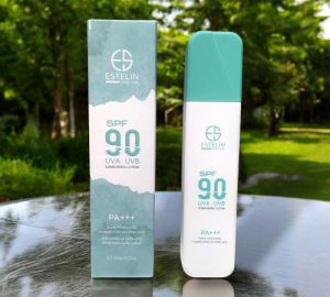 لوسیون ضدآفتاب استلین SPF90 مرطوب‌کننده و آبرسان Estelin